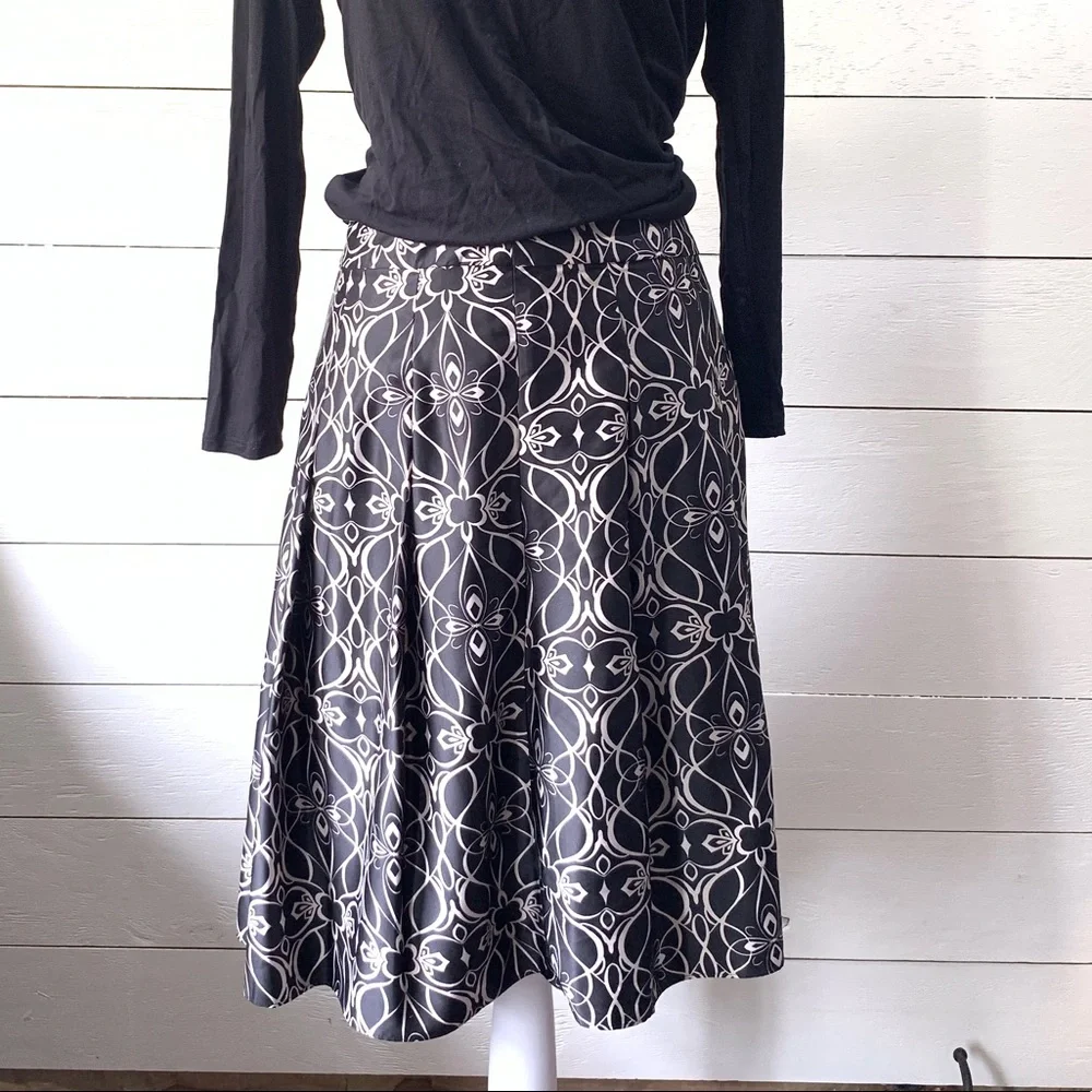 Black & cream/light tan geometric shape skirt flowy A-line size 8